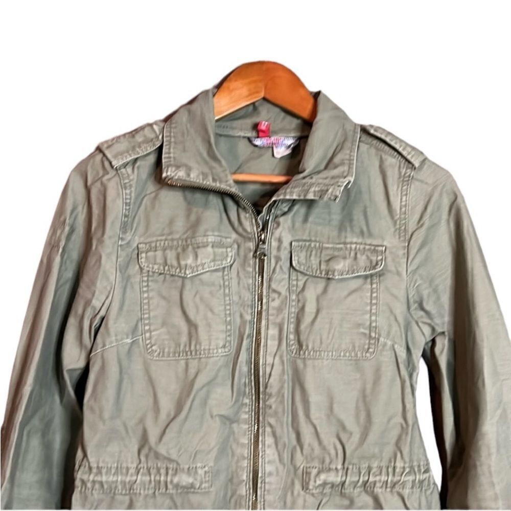 ‎3 for $30! H&M divide green jacket - Picture 2 of 13